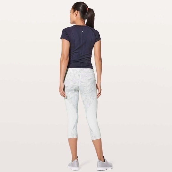 Lululemon Breezy‎ Dot Crop Jasmine White Multi / White - Picture 2 of 12